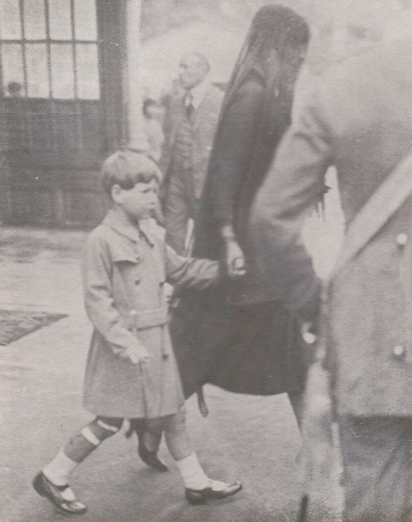 The King Michael accompanied by the Mother-Princess Helen , on the way to the train station Sinaia
