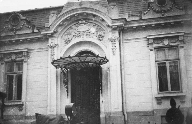 House occupied by General Tcherbatchef, and militarily guarded by the Romanians to avoid new attacks Bolsheviks