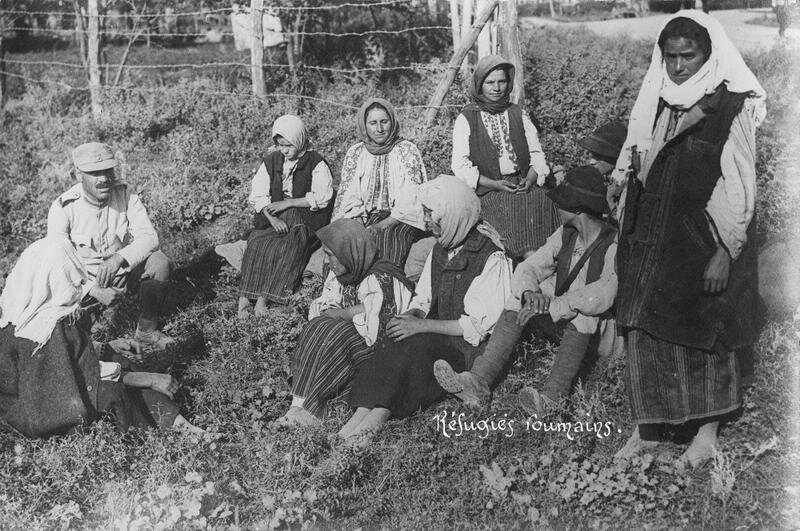 Romanian refugees in a field