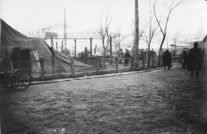Russian tent at the station