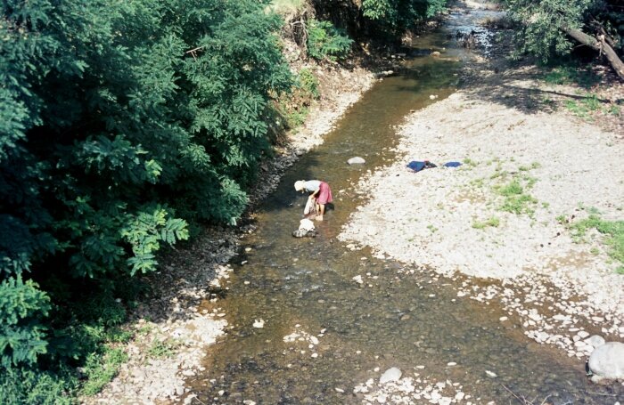 Washing clothes in the Oaş region