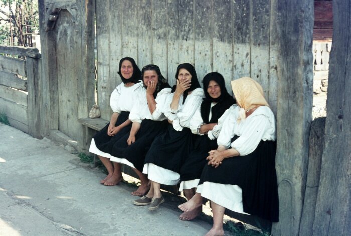 Women in the shade, Iza valley, Maramureş