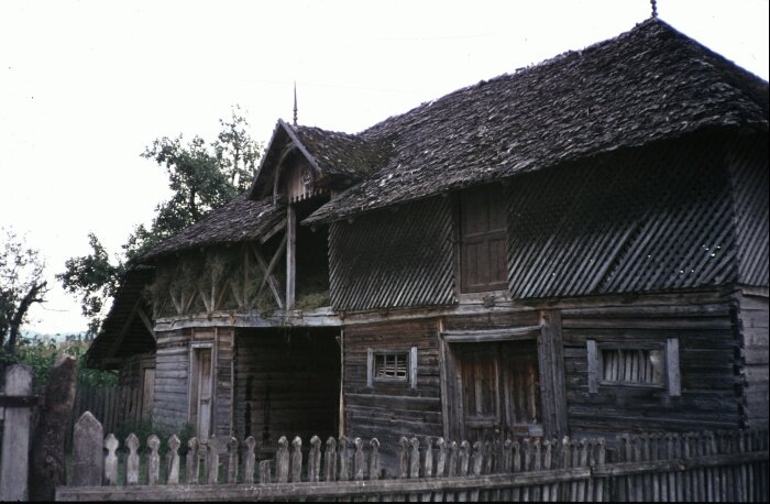 Wooden barn (formerly also farmhouse I suppose), Argeş