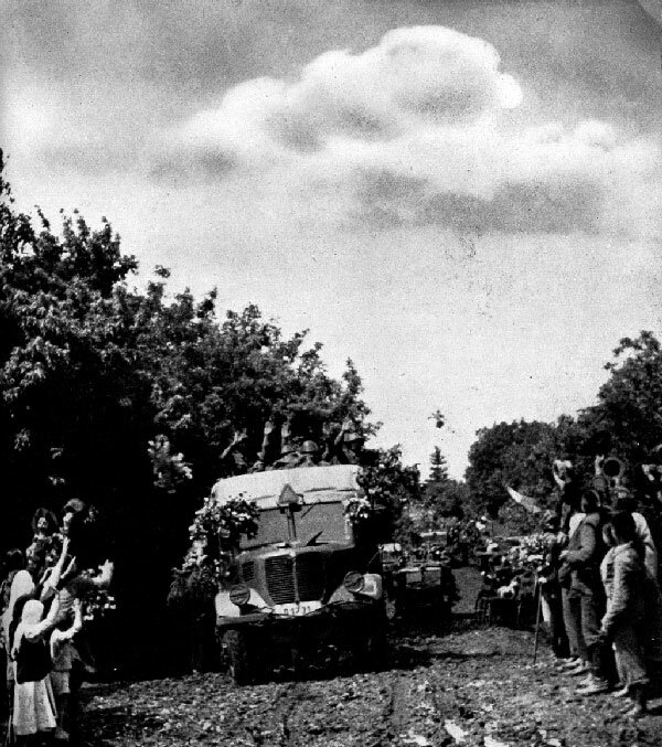 The population greets German and Romanian troops as liberators