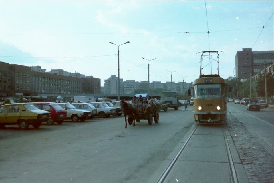 Ziduri Moşi Street , in 1994