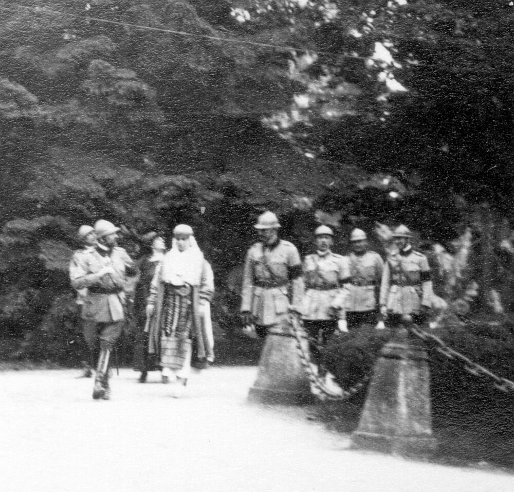 King Ferdinand and Queen Mary on a visit to Karoly castle