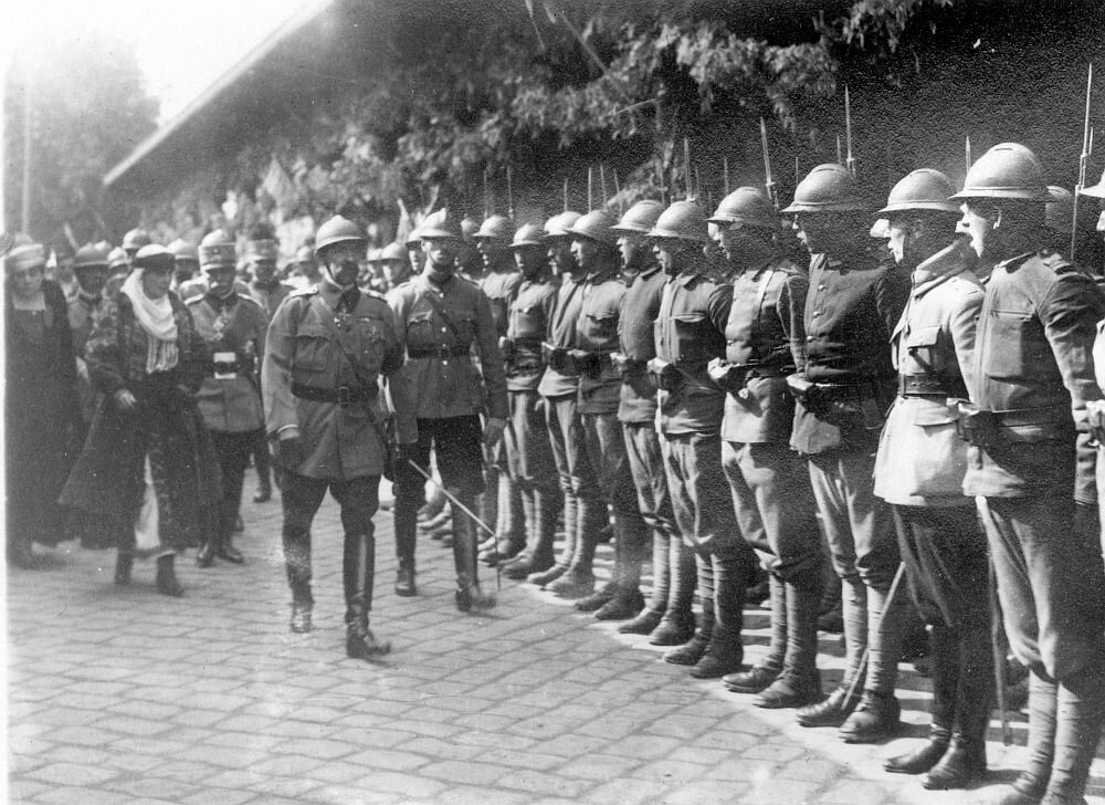 King Ferdinand review the honor guard at Oradea