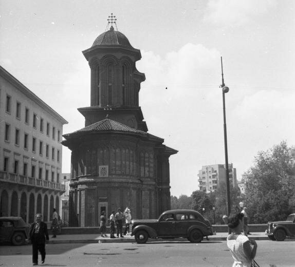 1957 Calea Victoriei 45 Kretzulescu church.
