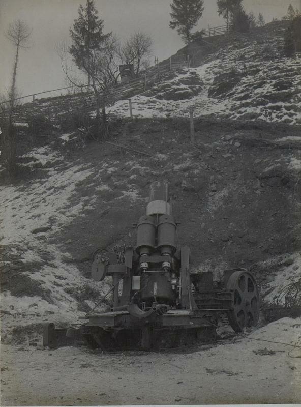30.5 cm mortar in firing positions in Iacobeni