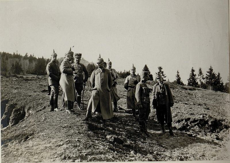 Archduke Charles, together with the commander in chief of the German general Erich von Falkenhayn in the enemy positions, 11 04 1916