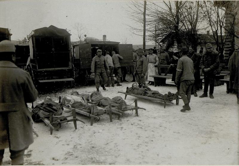 Arrival of wounded soliders , 31 10 1916