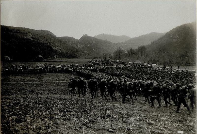 German troops on the march to Petrosani