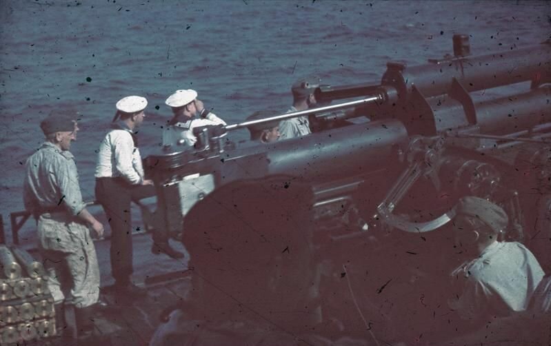 Sailors with 8.8cm Flak Gun on Siebel Ferry